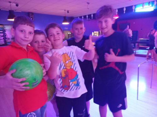 „Aktywnym być!” – wyjazd kl. 3b na kręgle