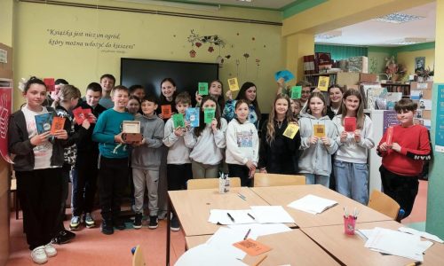 lekcja biblioteczna, która stanowiła podsumowanie pracy z lekturą „Skrzynia Władcy Piorunów”.