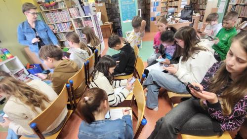 Zajęcia biblioteczne poświęcone korzystaniu z katalogu online.