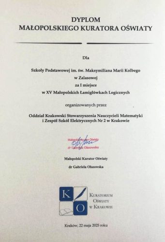 Dyplomy Małopolskiego Kuratora Oświaty i nagrody dla drużyny z Zalasowej za zajęcie I miejsca w XV Małopolskich Łamigłówkach Logicznych