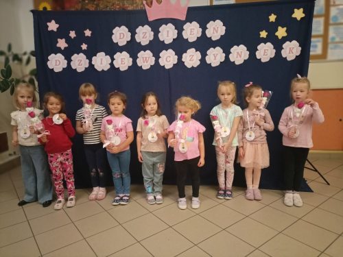 W miniony piątek w naszym przedszkolu obchodziliśmy Dzień Dziewczynek