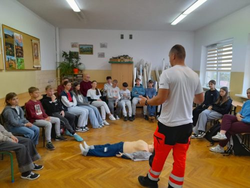 projekt „Stworzeni by pomagać – podniesienie kompetencji społecznych gwarancją bezpieczeństwa”